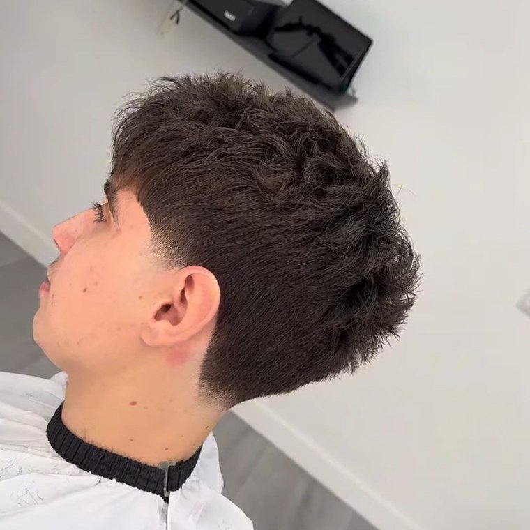 Corte texturizado con degradado en Paradise Barber